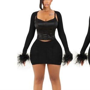 YAGI - ZAYRE CROPPED FEATHER SLEEVES